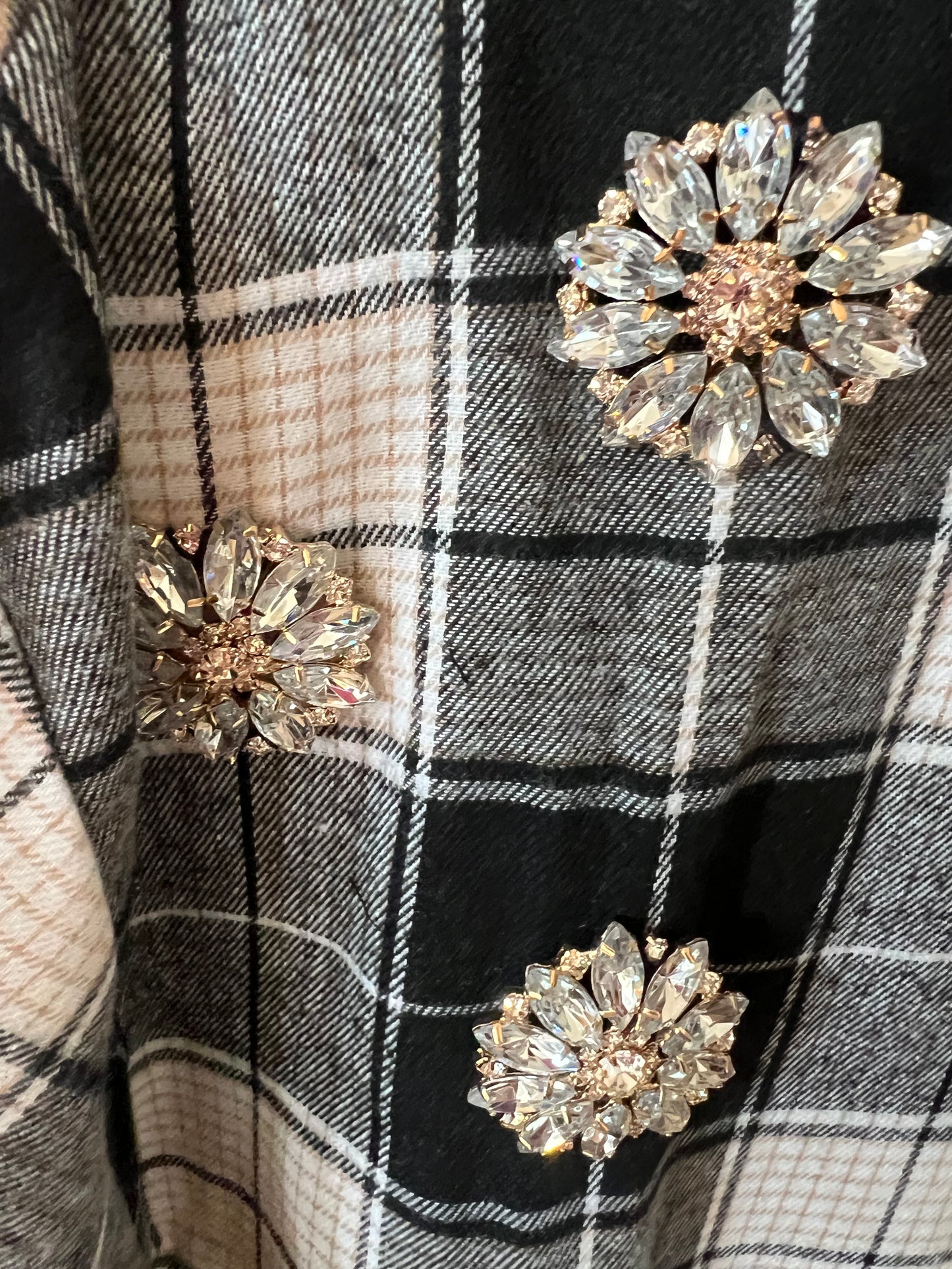 Camicia Bianca Quadri neri Fiori strass