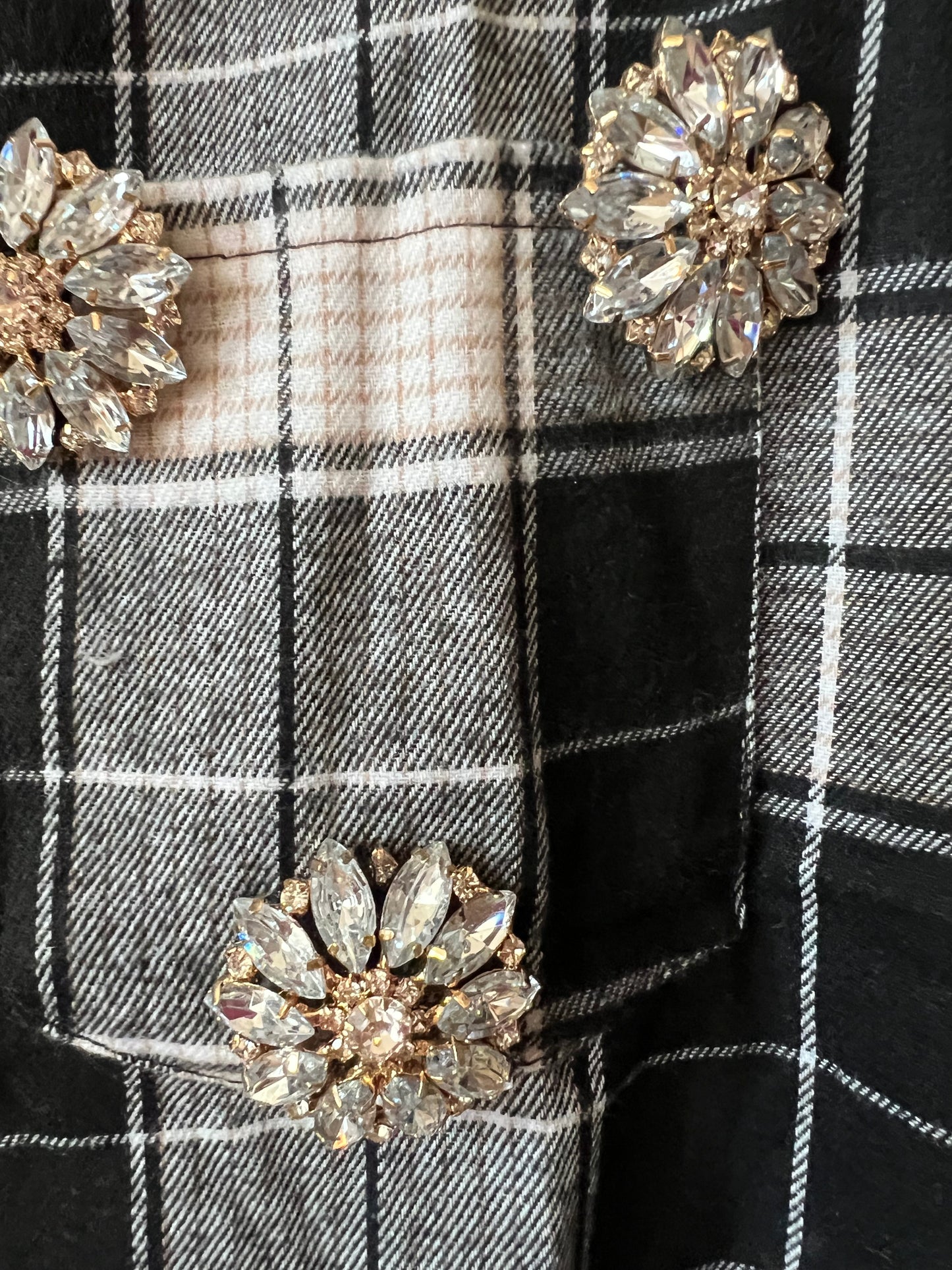 Camicia Bianca Quadri neri Fiori strass